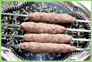 Люля-кебаб из свинины на шампурах - фото шаг 7