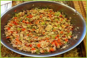 Простой салат с тунцом консервированным - фото шаг 4