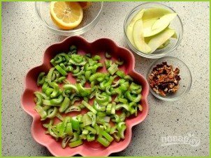 Рецепт салата из сельдерея и яблок - фото шаг 3