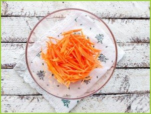 Редька с чесноком и морковью - фото шаг 2