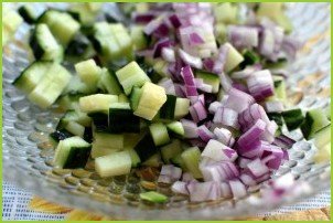 Салат из овощей-гриль со свежим огурцом - фото шаг 2