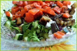 Салат из овощей-гриль со свежим огурцом - фото шаг 3