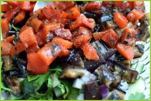Салат из овощей-гриль со свежим огурцом - фото шаг 5