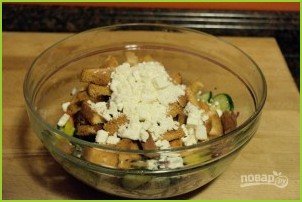 Салат из овощей с сухариками - фото шаг 10