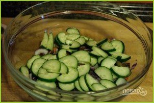 Салат из овощей с сухариками - фото шаг 5