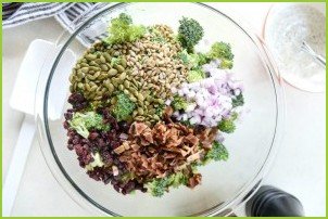 Салат с брокколи и беконом - фото шаг 3