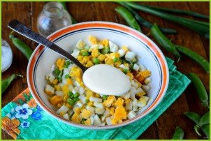 Салат с кукурузой, горошком и огурцом - фото шаг 7
