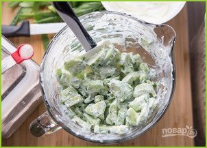 Салат с огурцом и йогуртом - фото шаг 4