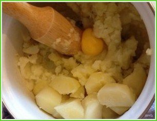 Зразы картофельные с мясом в духовке - фото шаг 2