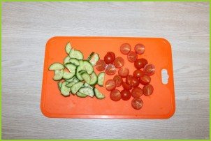 Салат с куриной грудкой и помидорами - фото шаг 2