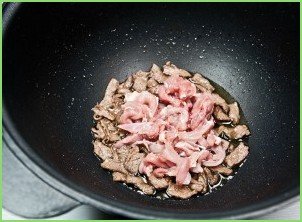 Солянка мясная на сковороде - фото шаг 7