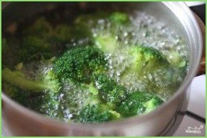Суп-пюре из брокколи с креветками - фото шаг 2