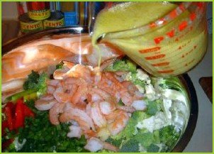 Овощной салат с креветками и лимоном - фото шаг 19