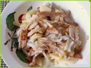Пикантный салат с моченым яблоком - фото шаг 6