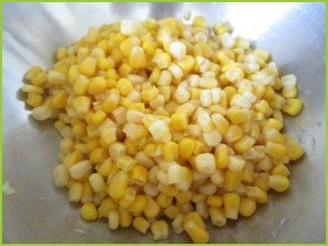 Простой салат с кукурузой - фото шаг 3