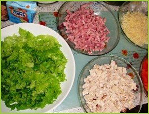 Салат с беконом, курицей и помидорами - фото шаг 1