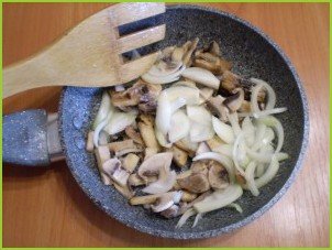 Салат с горошком и грибами - фото шаг 2