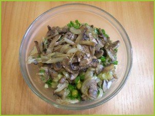 Салат с горошком и грибами - фото шаг 7