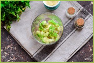 Салат с креветками, кальмарами и авокадо - фото шаг 3