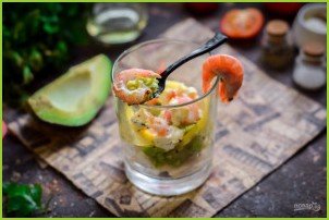 Салат с креветками, кальмарами и авокадо - фото шаг 7