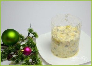 Салат с кукурузой, рисом и копченой скумбрией - фото шаг 11
