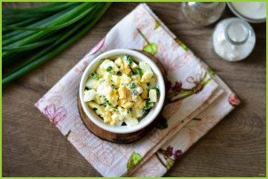 Луковый салат с яйцами - фото шаг 6