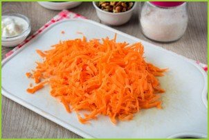 Салат из моркови и чернослива - фото шаг 2