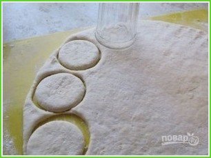 Тесто для вареников на пару на кефире - фото шаг 4