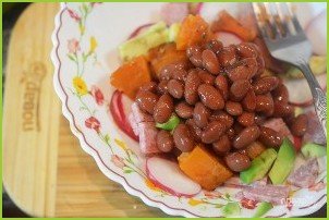 Салат из фасоли, сладкого картофеля и авокадо - фото шаг 7