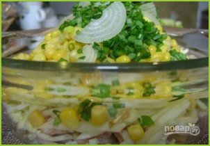 Салат из кальмаров с яйцом и кукурузой - фото шаг 5