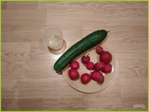 Салат из редиса, огурца и кукурузы - фото шаг 2