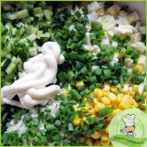 Салат с кальмарами и кукурузой - фото шаг 10