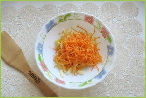 Салат с копченой колбасой, кукурузой и морковью - фото шаг 4