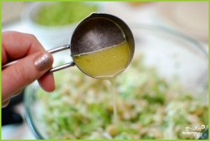 Салат с сельдереем и тунцом - фото шаг 6