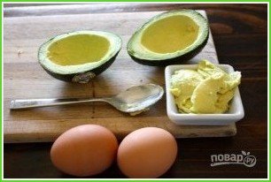 Яичница в авокадо (в духовке) - фото шаг 1