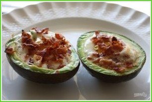 Яичница в авокадо (в духовке) - фото шаг 3
