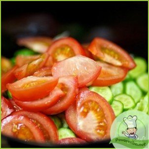 Салат из огурцов и помидоров - фото шаг 4