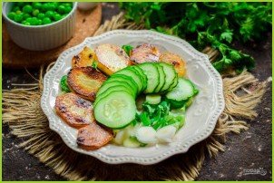 Салат из шпротов с зеленым горошком - фото шаг 5
