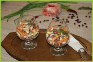 Салат с фасолью, ветчиной и сухариками - фото шаг 8