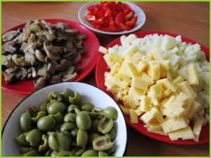 Салат с грибами и оливками - фото шаг 1