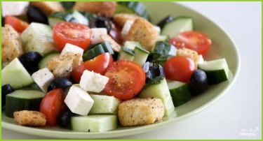Греческий салат с сухариками - фото шаг 9