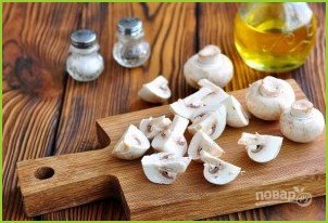Салат из куриных сердечек с грибами и сыром - фото шаг 2