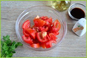 Салат из помидоров, огурцов и моркови - фото шаг 2