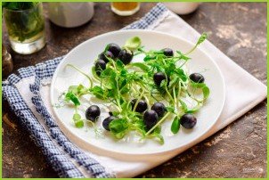 Салат с креветками и виноградом - фото шаг 4