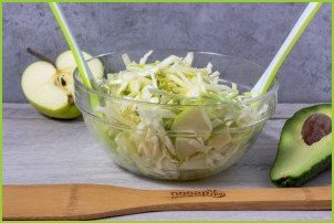 Салат из авокадо и капусты - фото шаг 6