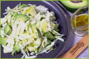 Салат из авокадо и капусты - фото шаг 7