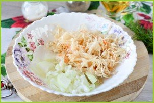 Салат из свеклы и квашеной капусты - фото шаг 6