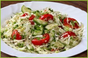 Салат из капусты и зеленого горошка - фото шаг 3