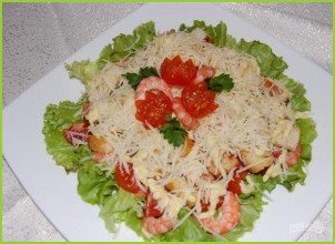 Салат с креветками и помидором - фото шаг 14