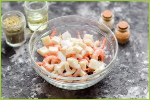 Салат с креветками и тунцом - фото шаг 4